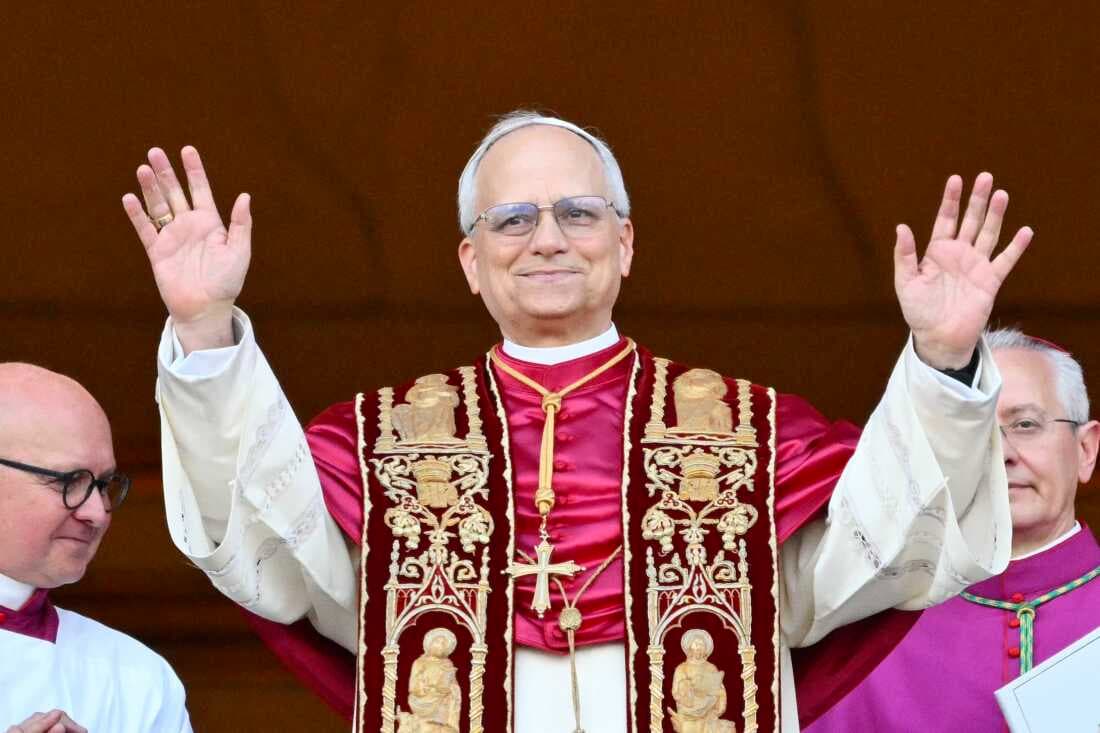 Papa i ri, Leoni XIV zotohet se kisha do t’i ndriçojë "netët e errëta" të botës