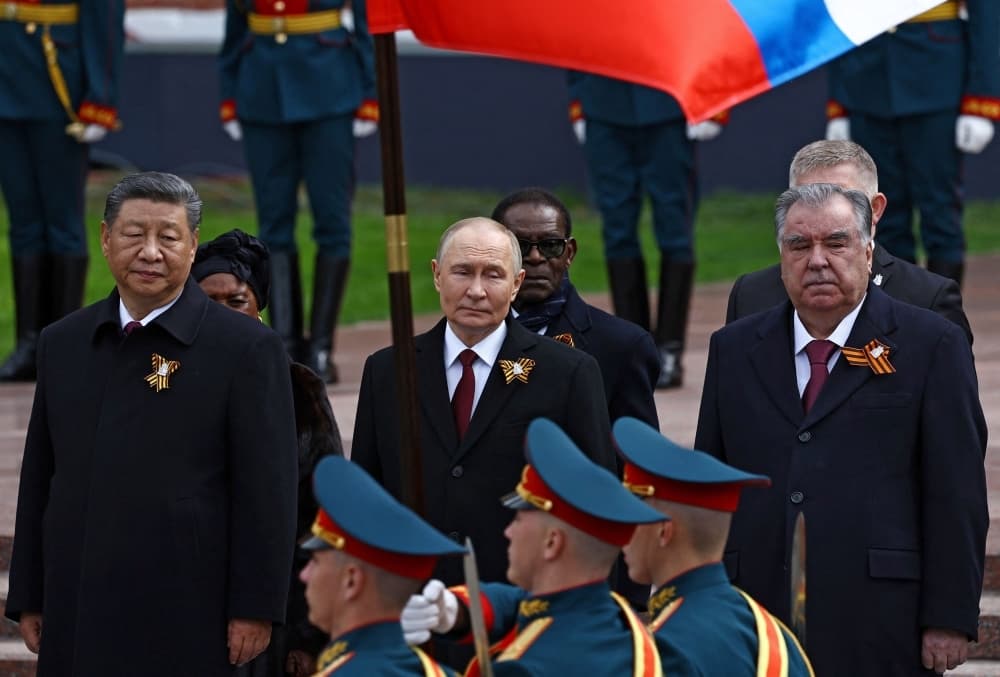 Zotimi i rusit: Putin e mban paradën, s’largohet nga Ukraina (VIDEO)