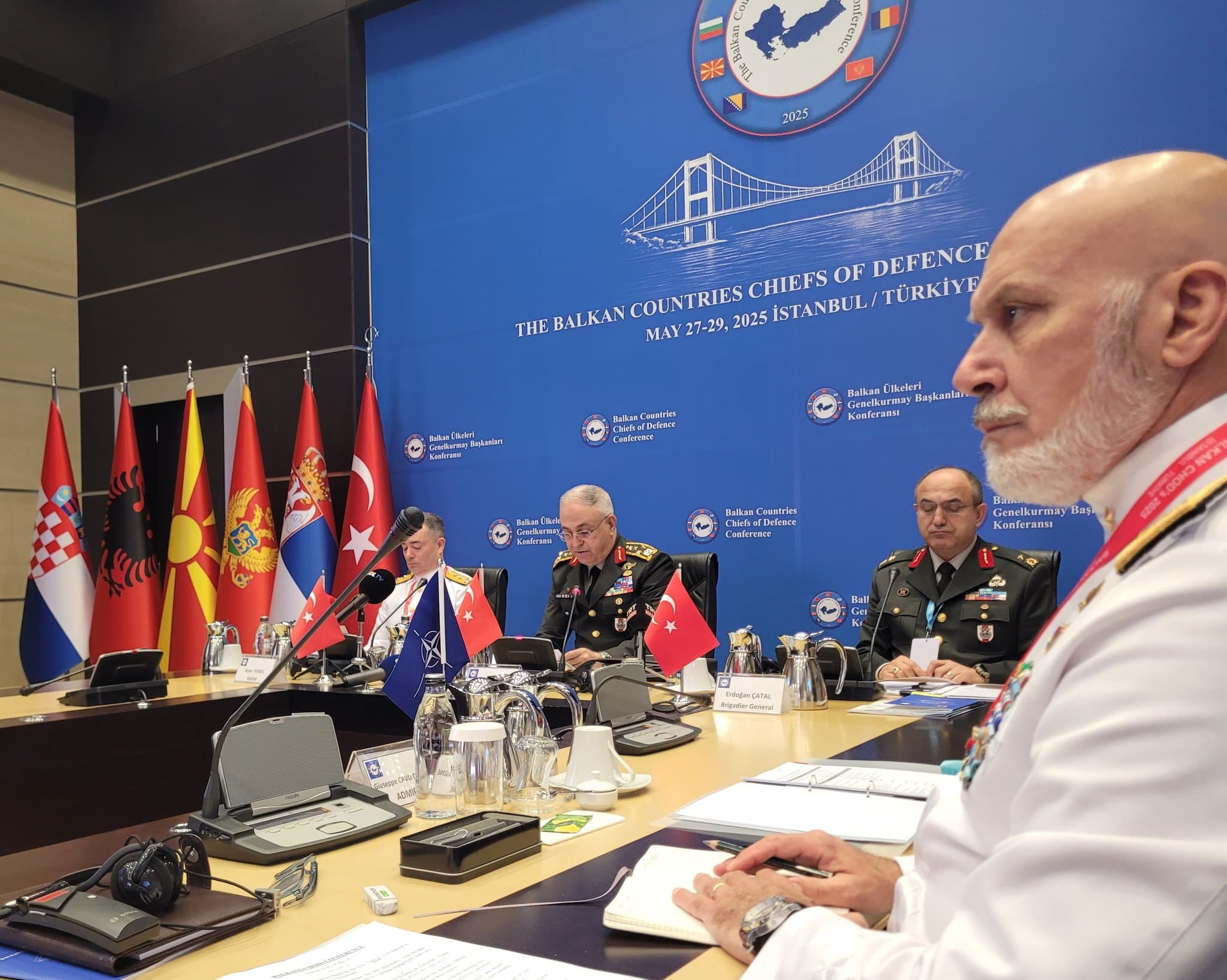 Admirali Dragone vlerëson aftësitë ushtarake të Turqisë, përmend rolin e saj në KFOR