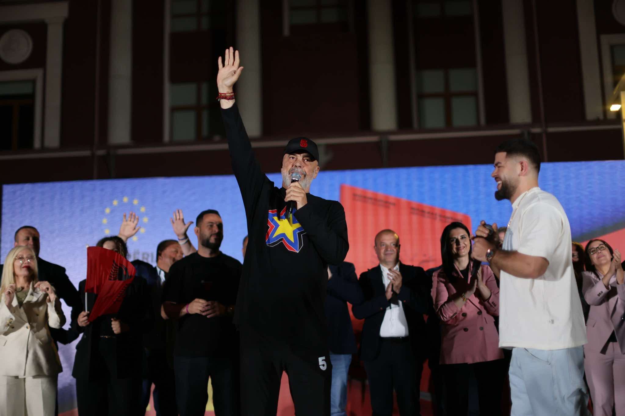 Rama: Kjo është fuqia e madhe e PS-së - gra, burra, vajza e djem i bën bashkë jo për partinë, por për Shqipërinë