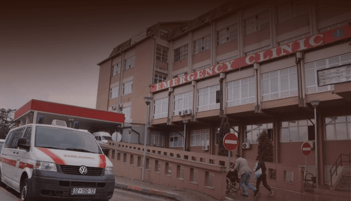 Flasin nga QKUK: Njëri nga të lënduarit nga aksidenti në Prizren në gjendje të rëndë - mjekimin e vazhdon në Intensivë