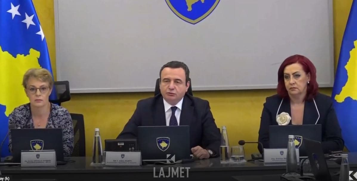 Kryeministri “lëkundës", dikur i lëvdoi, tash Kurti “sakaton” bizneset (VIDEO)