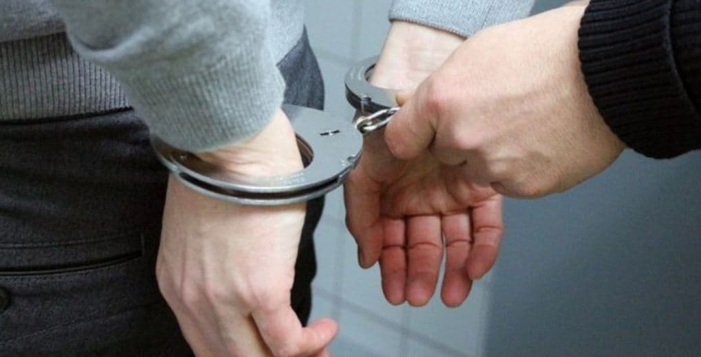 Arrestohen tre persona në Prizren, premtuan se do të ndikojnë në lirimin e një të dyshuari nga paraburgimi