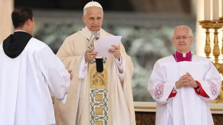 Papa Leo mban meshën e inaugurimit