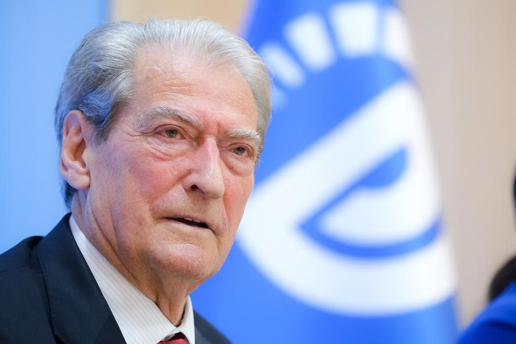 Sali Berisha paralajmëron protestë më 16 maj