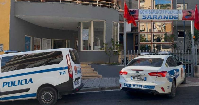 Arrestohet 30-vjeçari në Sarandë, dyshohet se tentoi të trafikonte emigrantët e huaj