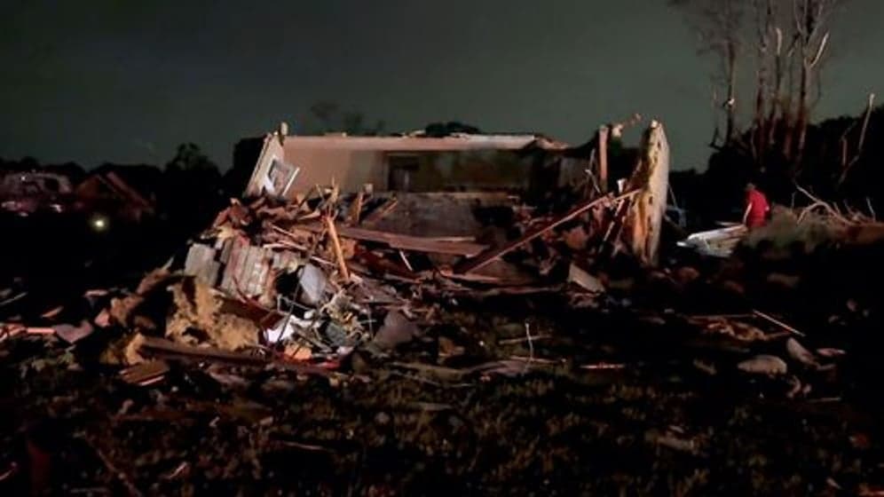 Arrin në 25 numri i të vdekurve pas tornadove që përshkuan dy shtete amerikane