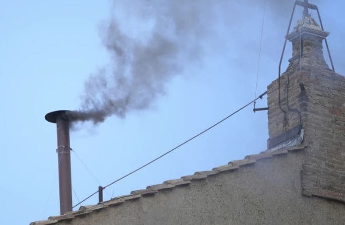 Tymi është i zi, Vatikani ende pa vendim për Papën