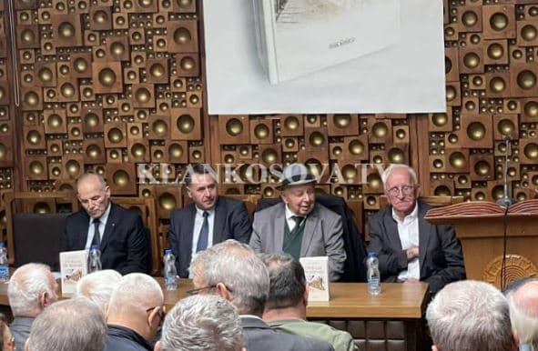 Promovohet libri “Çanakalaja dhe Shqiptarët” i Kurtesh Devajës