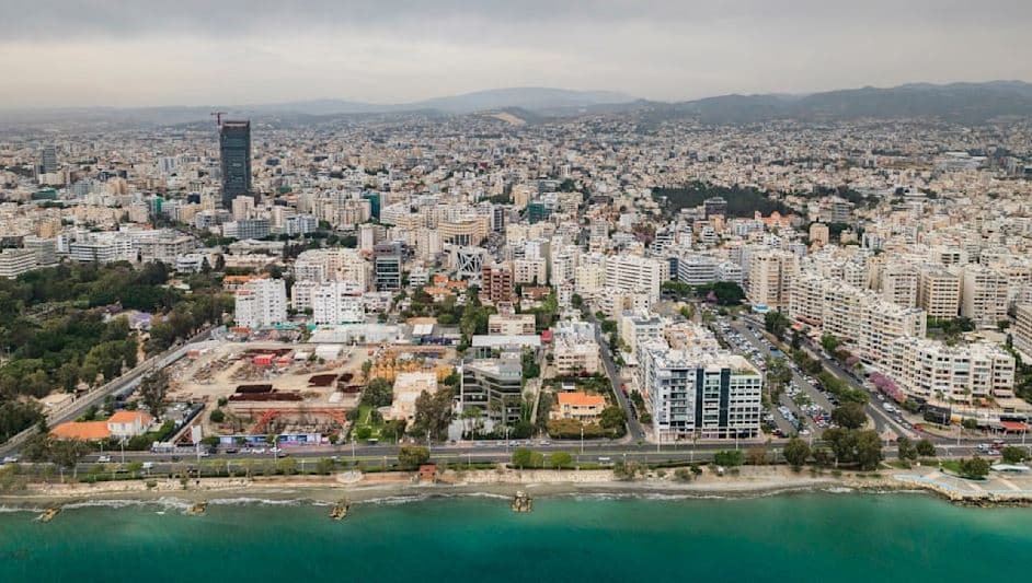 Frikë nga sulmet Iran - Izrael: Qiproja hap mijëra bunkerë