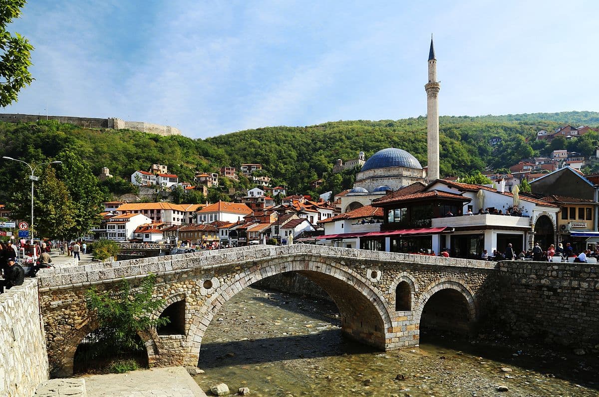 Prizreni në këmbë për ndeshjen Kosovë-Turqi, organizohen aktivitete (VIDEO)