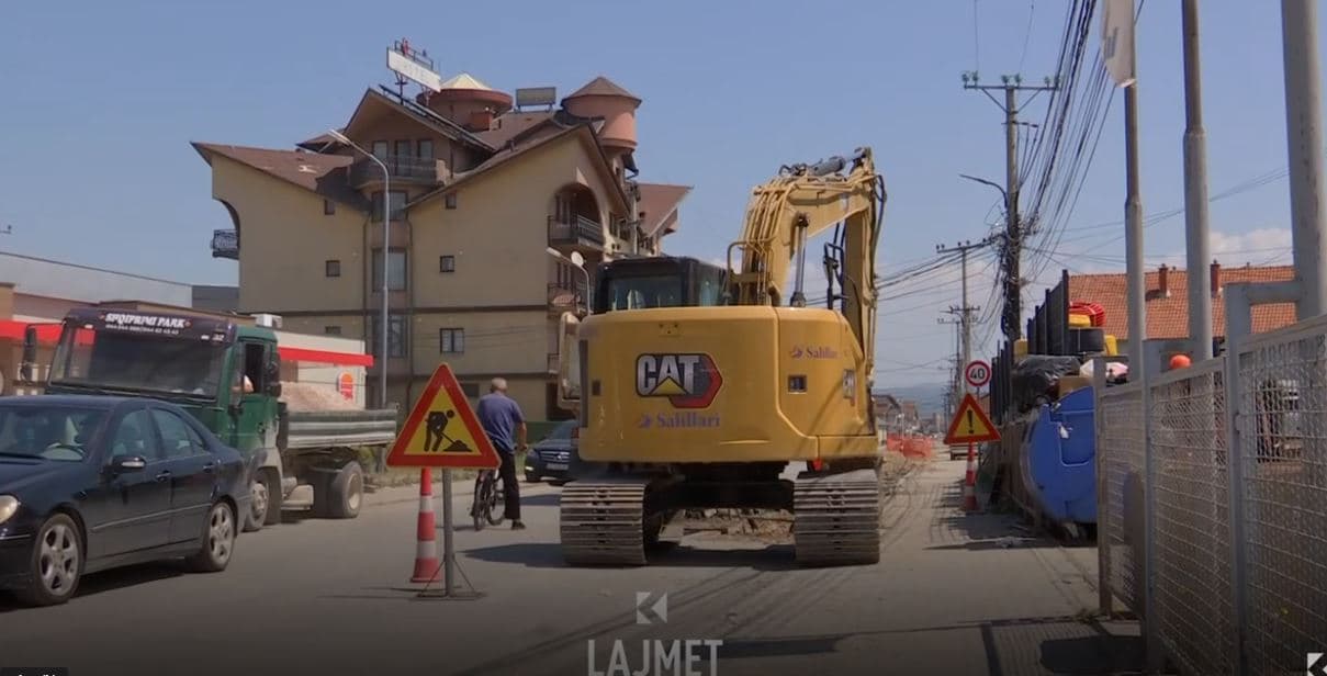 Pakënaqësi qytetare me zgjerimin e hyrjes në Ferizaj (VIDEO)