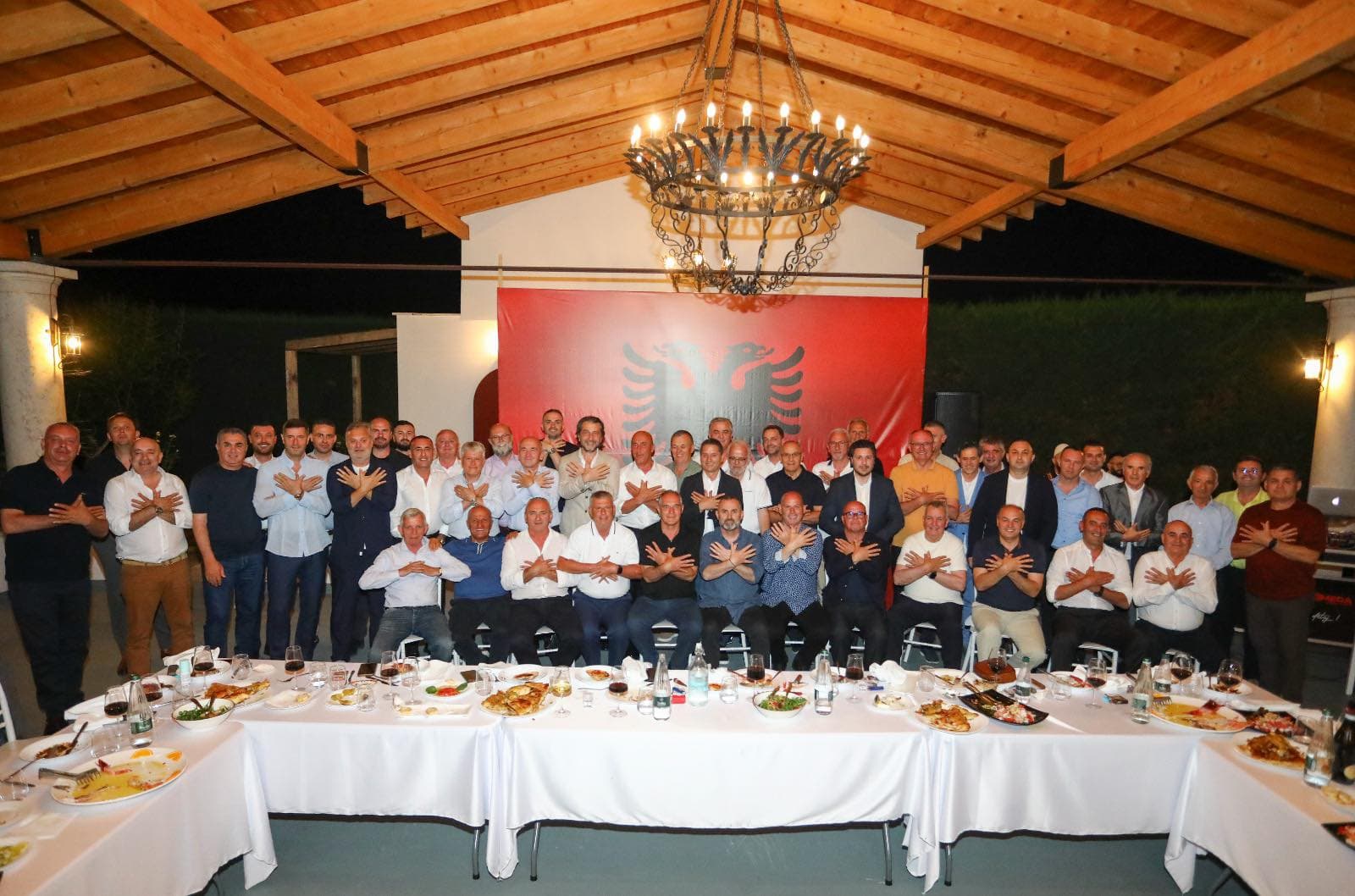 Si mund të bëhet Kosova një demokraci me det