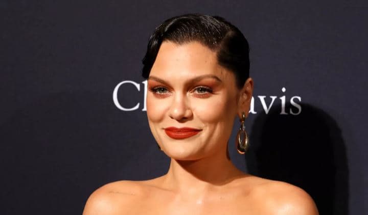 U diagnostikua me kancer të gjirit, Jessie J: Do të kthehem me gjoks më të madh