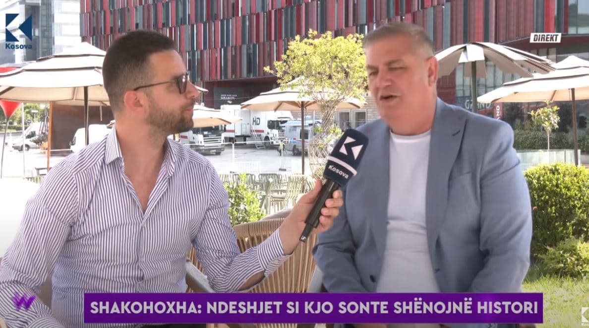 Shakohoxha: E pyeta dikë të policisë, pse nuk lejohet të shkosh me portretin e Adem Jasharit në stadium?