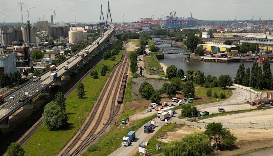 Mbyllet porti i Hamburgut, raportohet për bombë në urën Kohlbrand