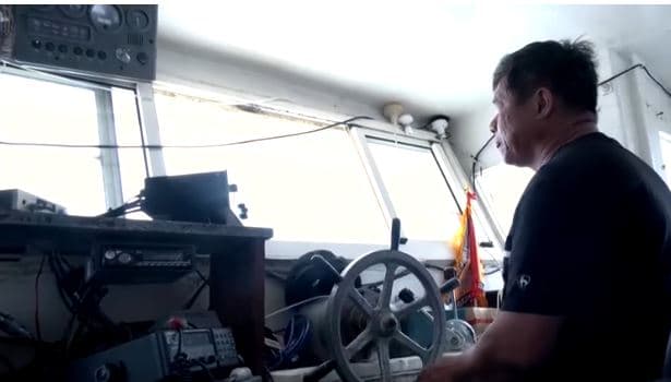 Anije mallrash që po transportonte 3 mijë automjete u braktis në brigjet e Alaskës