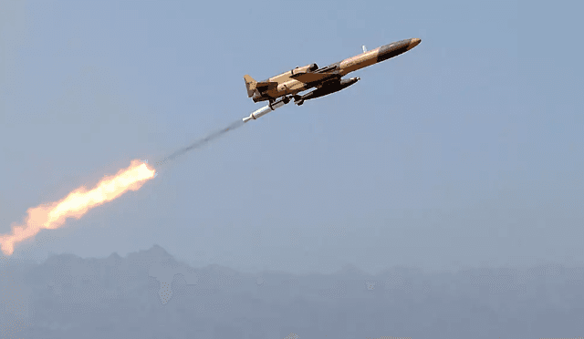 Dronët iranianë me cak Izraelin shihen duke kaluar nëpër hapësirën ajrore të Irakut