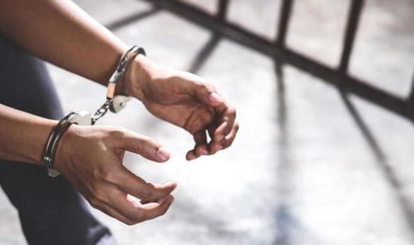 Në gjendje të dehur ushtroi dhunë ndaj tri grave, arrestohet gjakovari