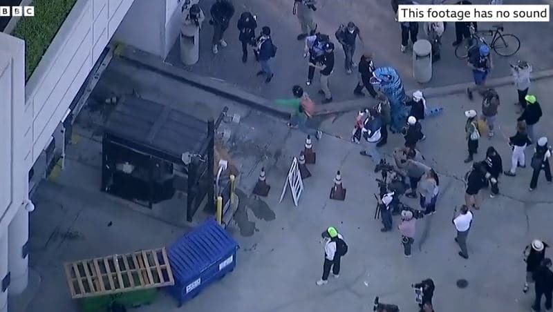 Bastisjet federale të imigracionit në LA, përleshen policia amerikane dhe protestuesit