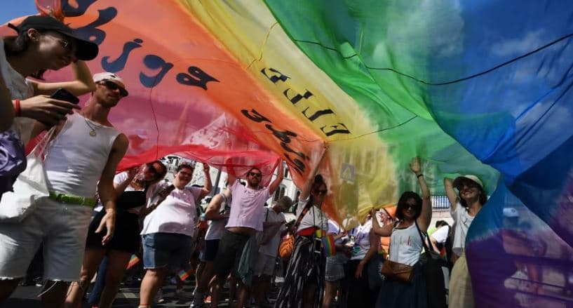 Policia hungareze ndalon marshimin e komunitetit LGBTQ+ në Budapest