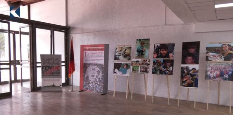 Përkulje për 1432 fëmijët e vrarë në luftë, në ekspozitën e veçantë (VIDEO)