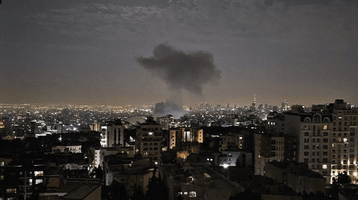 Si reagoi bota për sulmet izraelite në Iran?