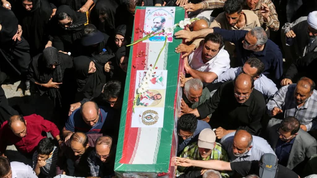 Nis funerali shtetëror për ushtarakët iranianë të vrarë në konfliktin me Izraelin