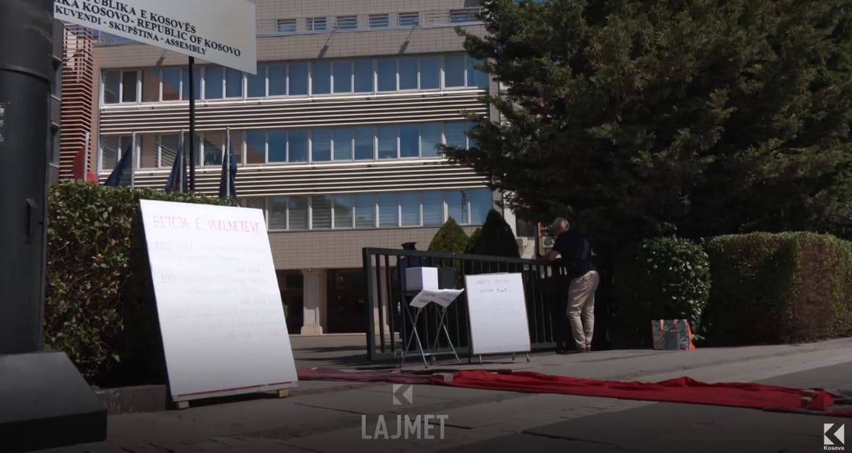 Ngërçi në Kuvend: Deputetët kërkojnë involvimin e presidents (VIDEO)