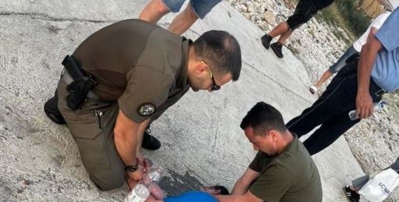 Policët shpëtojnë jetën e një gruaje të alivanosur në magjistralen Vushtrri-Mitrovicë