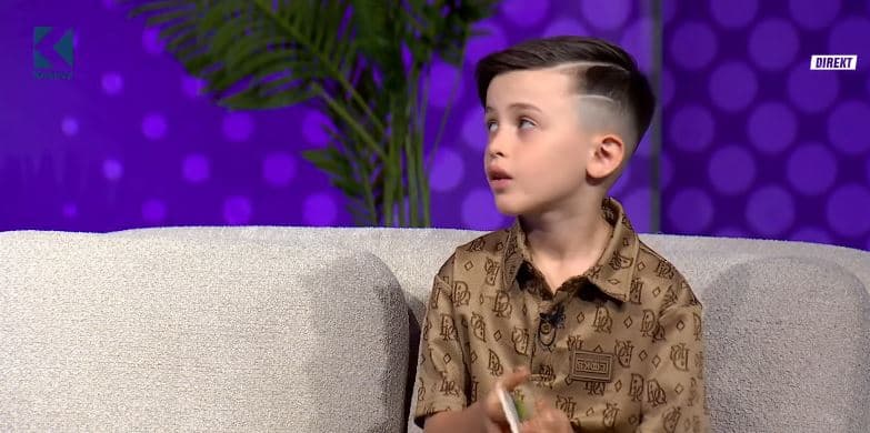 Teo Paçarizi, shtatëvjeçari që shkruan libra (VIDEO)