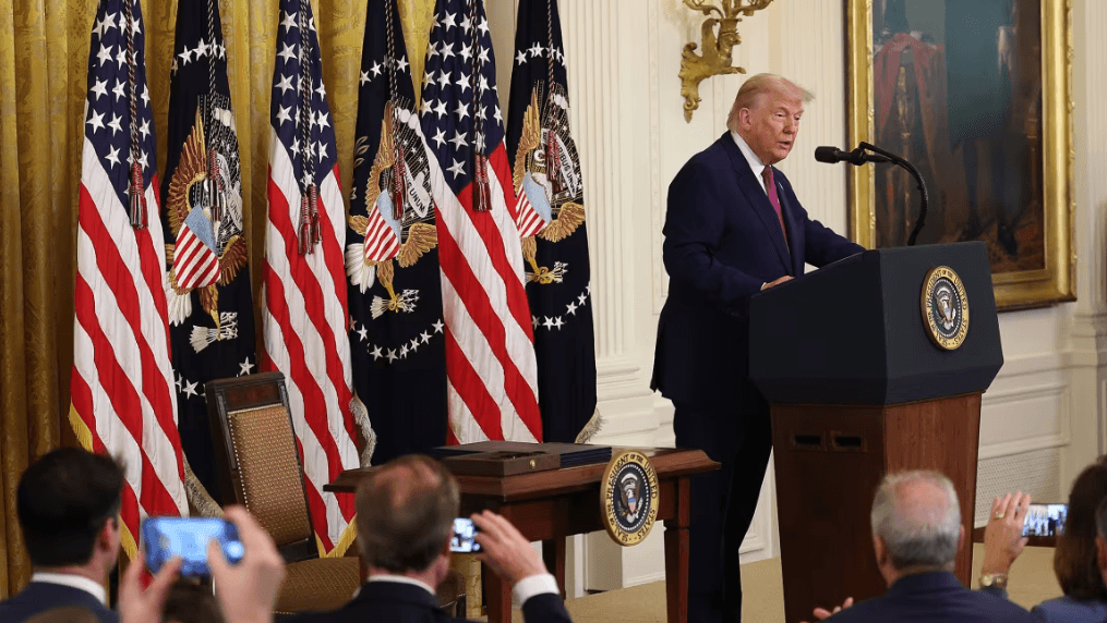 Trumpi i jep afat Iranit dy javë përpara se të vendosë për përfshirje apo jo të Amerikës