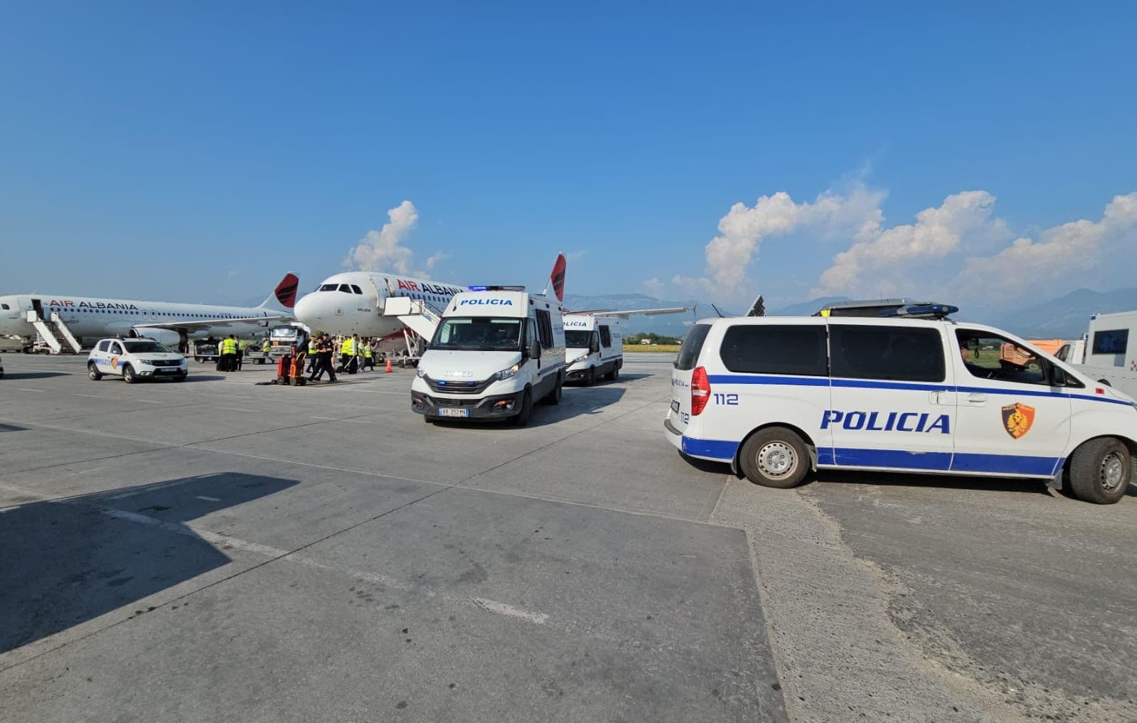 Ekstradohet shqiptari nga Greqia, kërkohej për vjedhje në argjendari dhe kanosje me armë