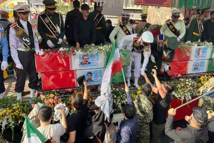 Irani mban funeralin shtetëror për zyrtarët e vrarë nga sulmet izraelite