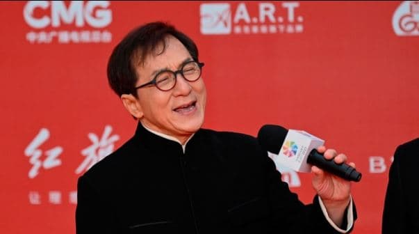 Jackie Chan zbulon se si arriti ta mësonte gjuhën angleze