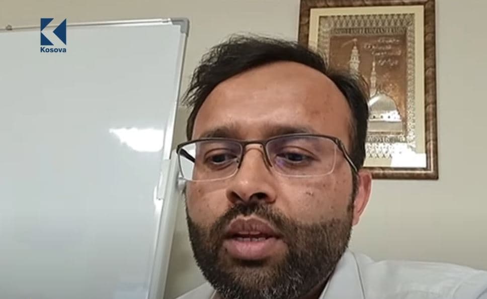 "Më tërhoqi gjuha shqipe", historia e teologut indian që vepron në Shqipëri (VIDEO)