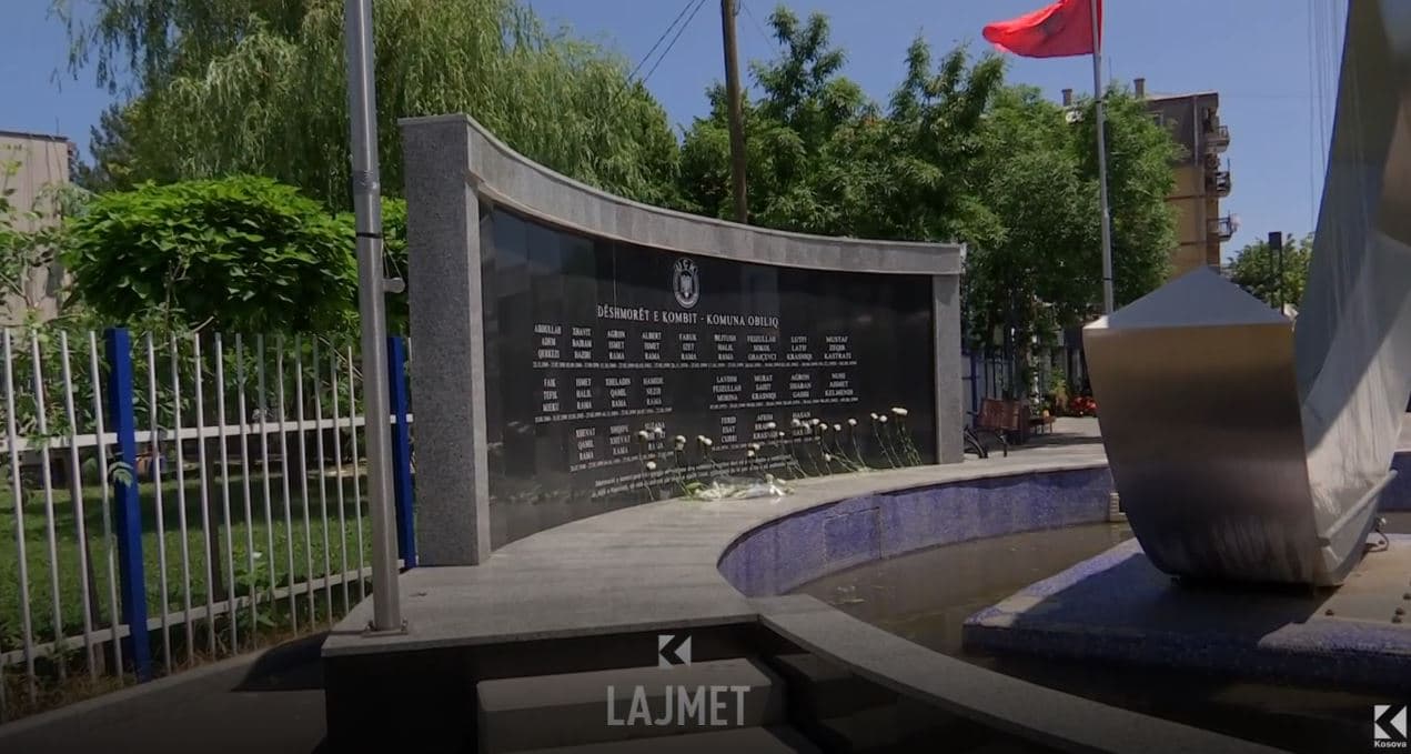 Përvjetori i çlirimit: Ushtarët e KFOR-it na ngushëlluan për humbjet (VIDEO)