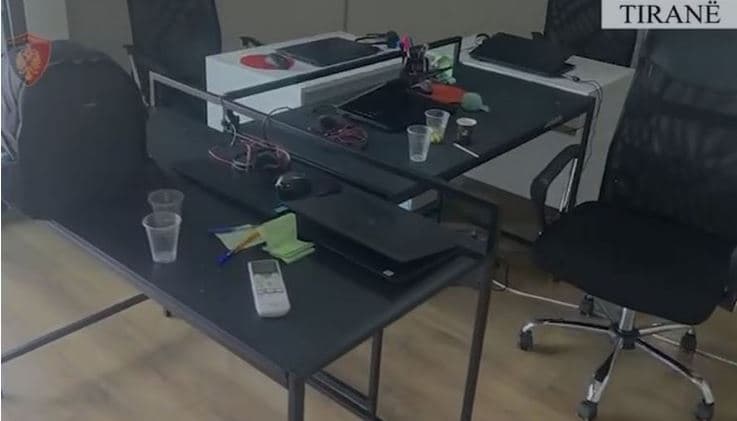 “Last call” kap dy persona, mashtronin shtetas të huaj për të investuar në bursa fiktive