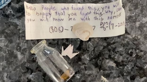 Mesazhi në shishe udhëtoi nga Hawaii në Florida për 8 vjet