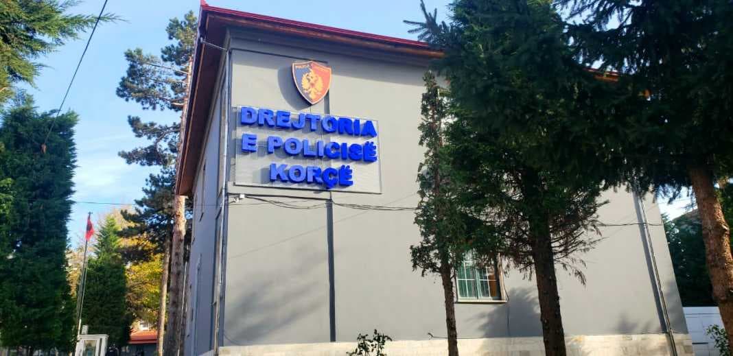 Arrestohet punonjësi i shërbimeve funerale, vidhte në varrezat e Korçës