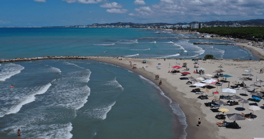 Shënohet viktima e parë e këtij sezoni në plazh, vdes një i moshuar