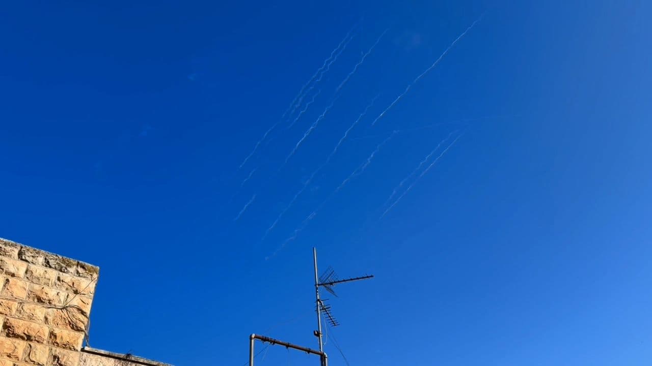 Irani lëshon raketat e para drejt Izraelit pas sulmeve të ShBA-së