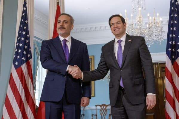 Rubio flet me Fidanin për të mbështetur bisedimet e paqes Rusi-Ukrainë