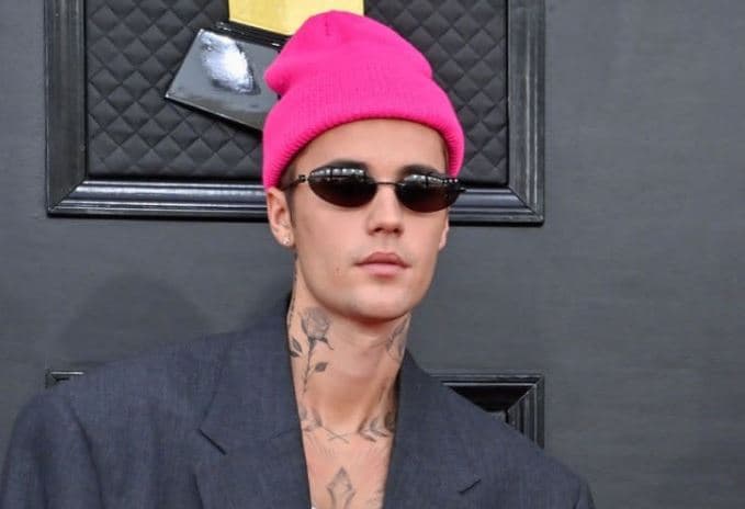 Justin Bieber flet për gjendjen e tij emocionale, këshillohet nga fansat të largohen nga LA