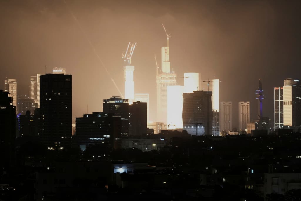 Izraeli beson se së shpejti mund të arrijë objektivat ushtarake në Iran, thotë një zyrtar