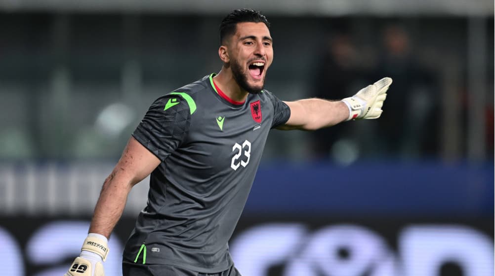 Strakosha i madh në Letoni, mbron penaltinë ndaj vendësve