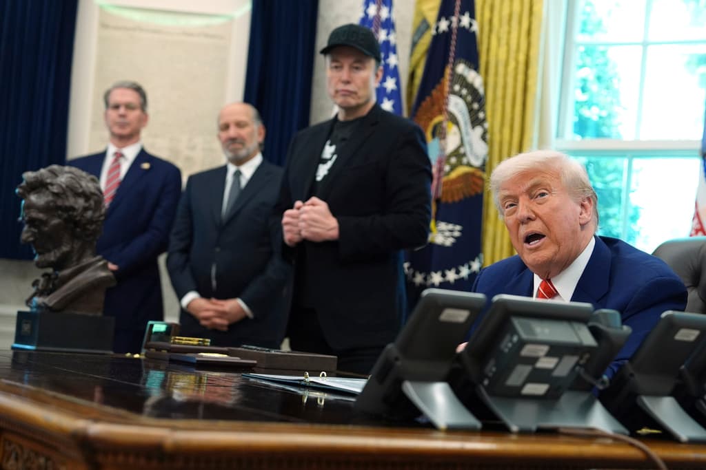 Përshkallëzohet përplasja online Trump-Musk