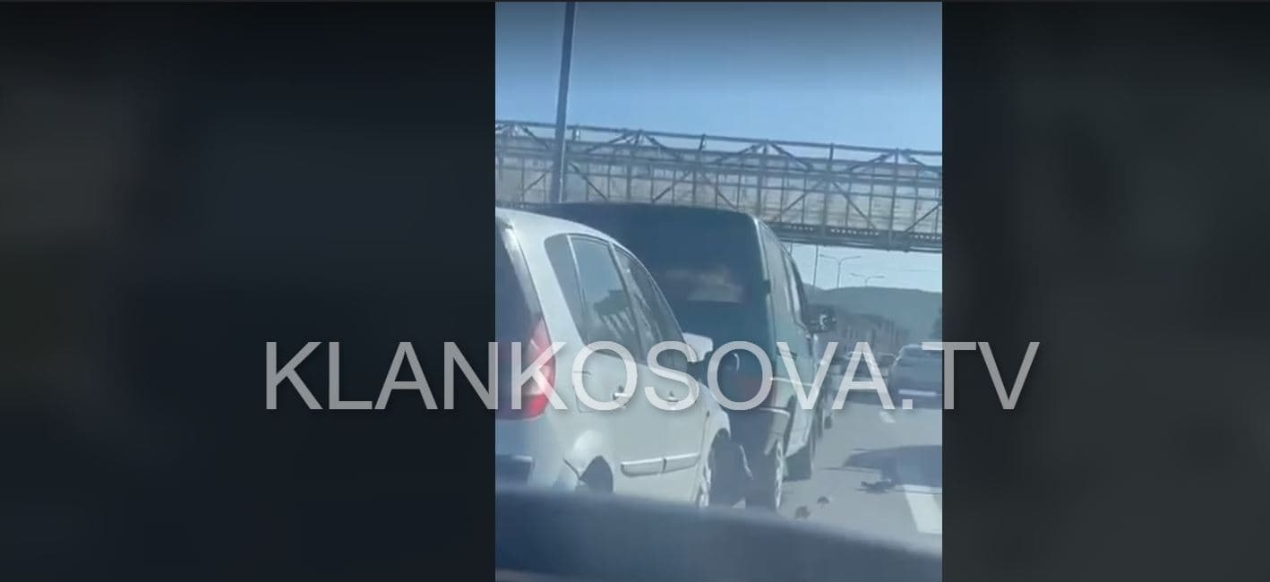 Aksidentohen tri vetura në rrugën Prishtinë - Pejë