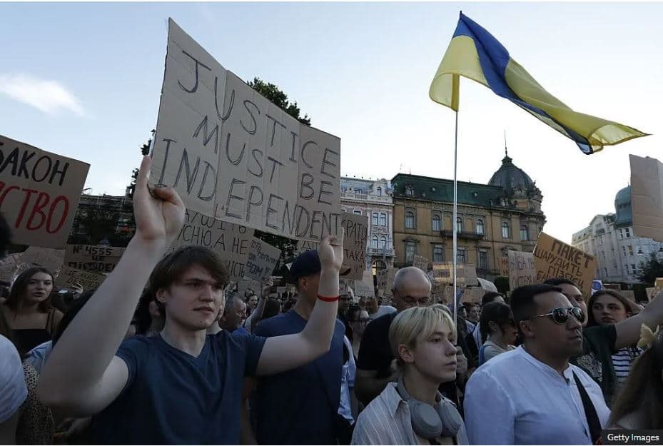 Zelensky njofton projektligjin e ri për organet antikorrupsion pas protestave