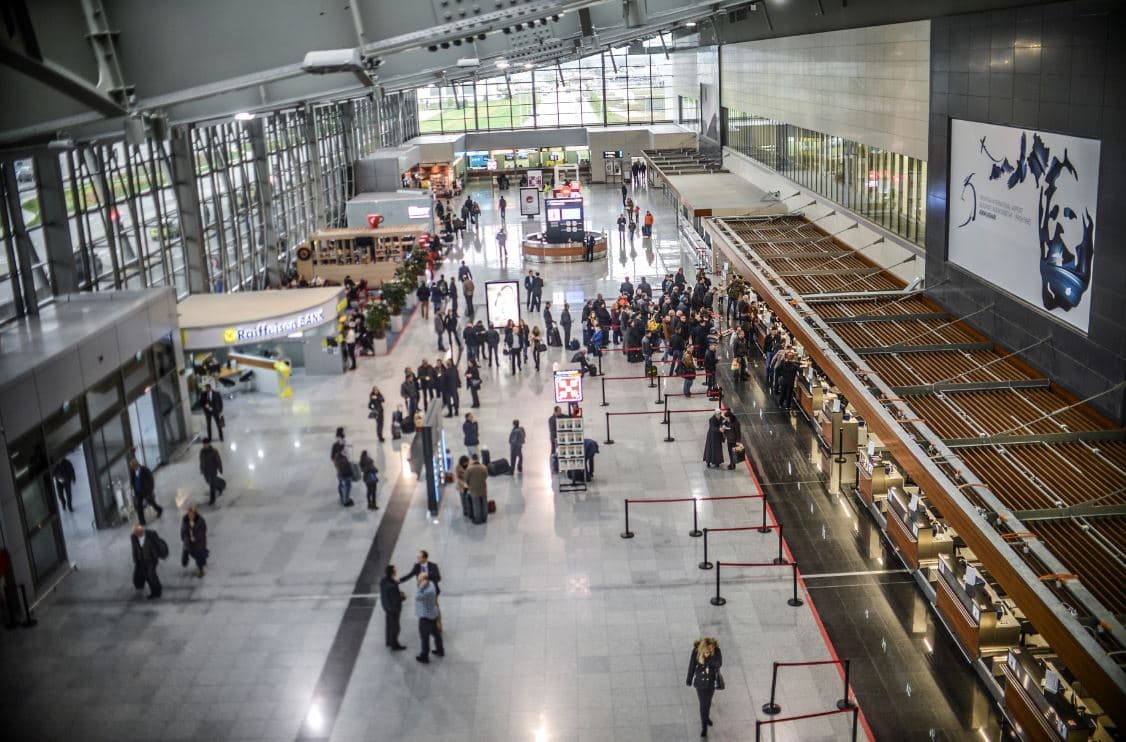 I riu me të kaluar kriminale kapet në Aeroport, ishte dënuar për 7 vepra